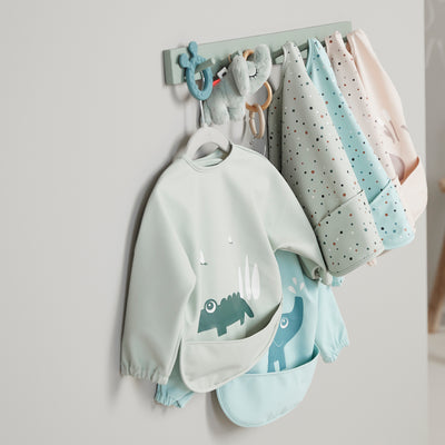 Done by Deer - Sleeved pocket bib - Plumme Box